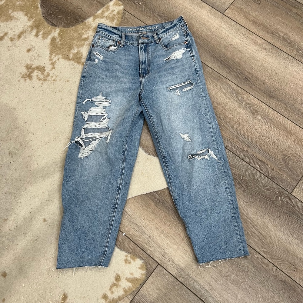 American Eagle distressed ripped relaxed mom jeans - Picture 1 of 7
